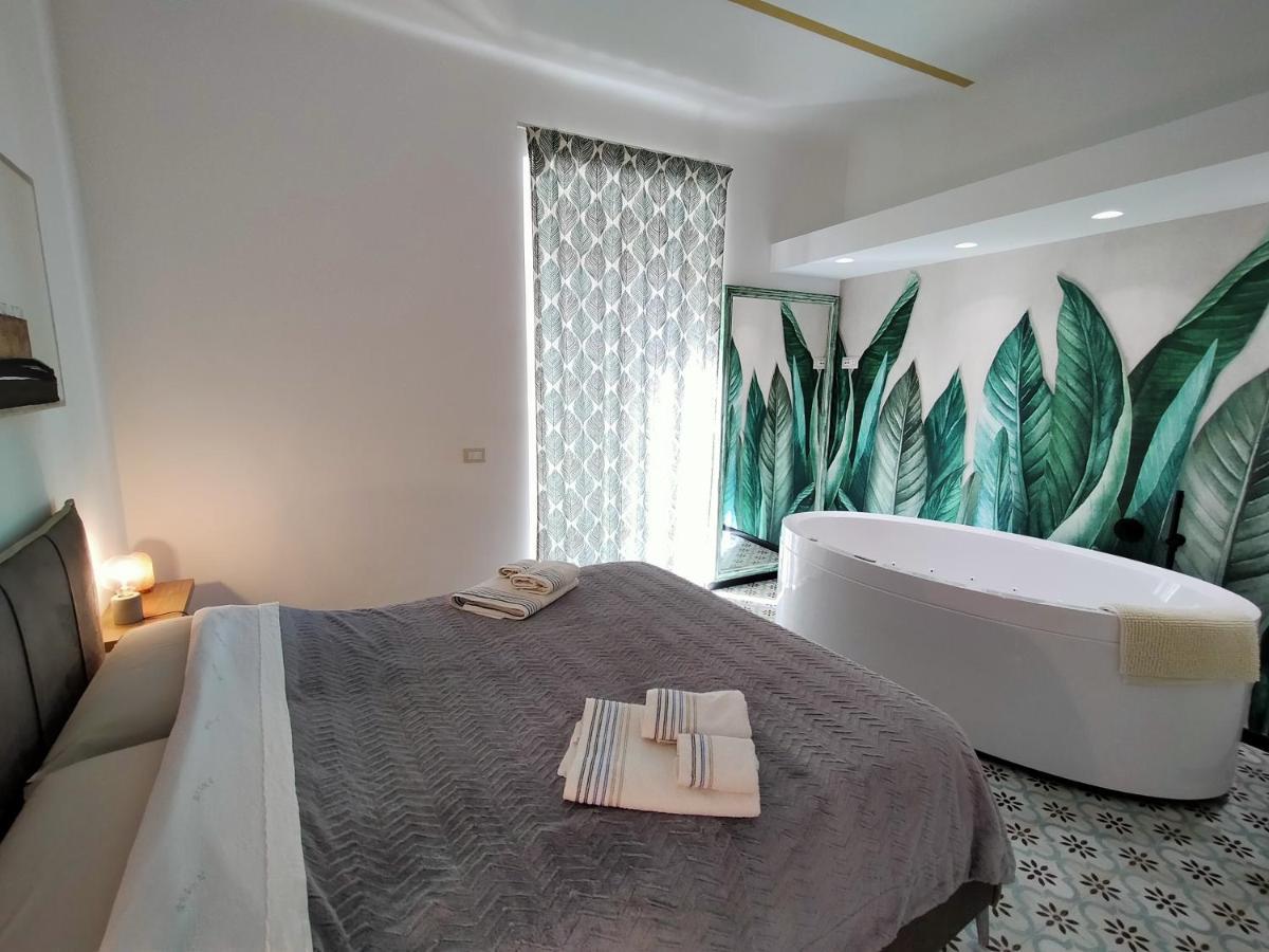 Sonnino Suite Jacuzzi Apartment Барі Екстер'єр фото