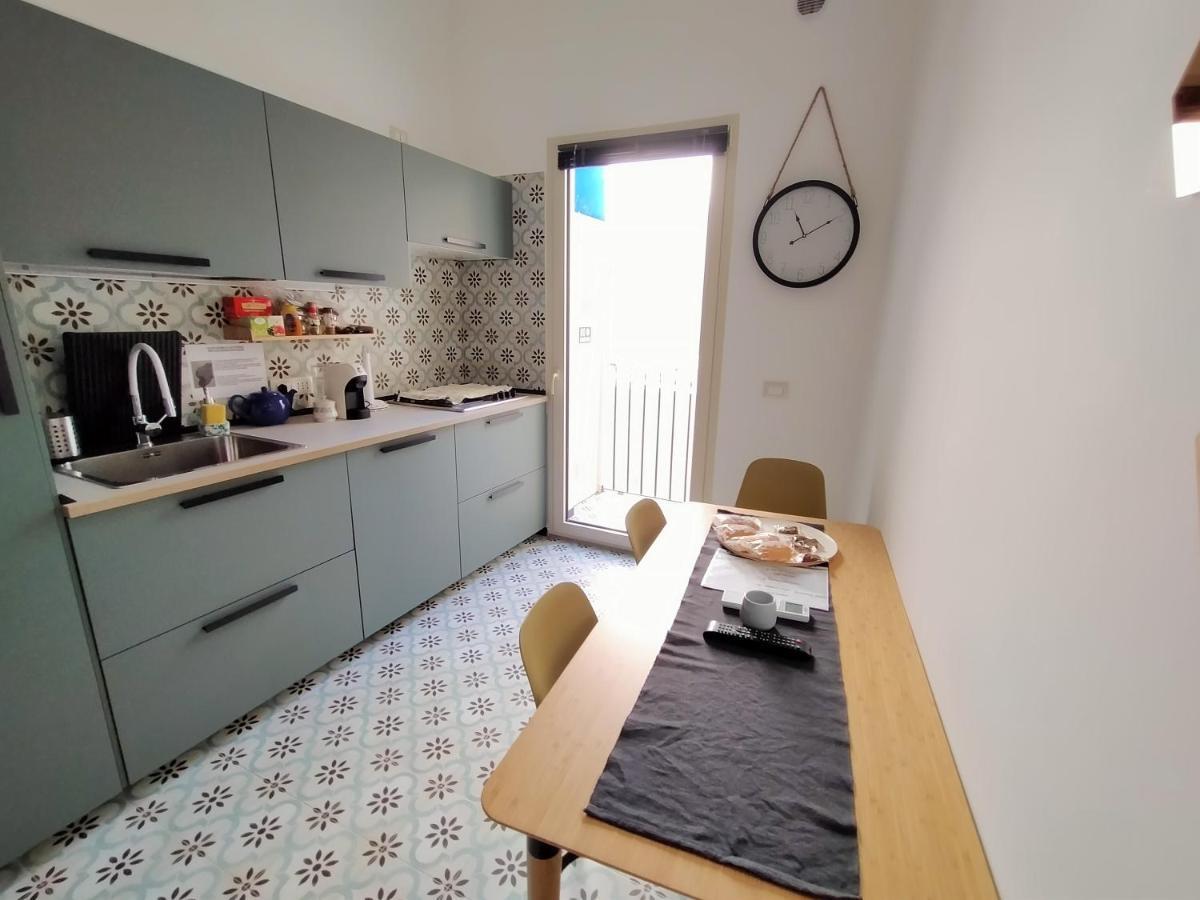 Sonnino Suite Jacuzzi Apartment Барі Екстер'єр фото